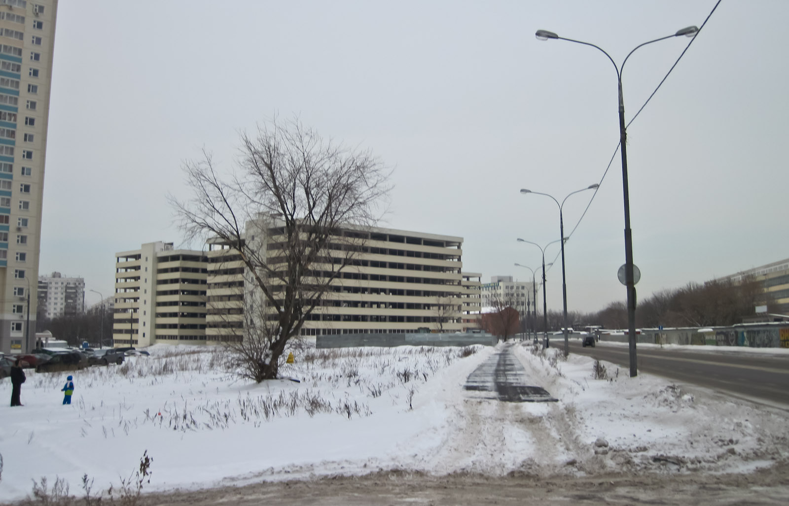 Вот отсюда должна начаться площадка для транспорта