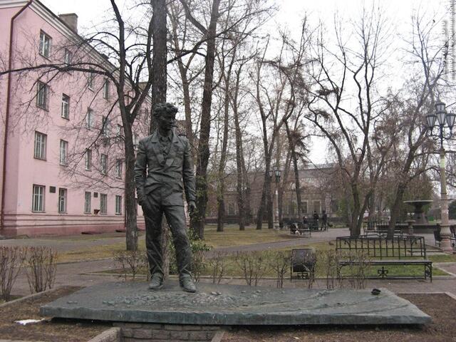 Памятник А. Вампилову